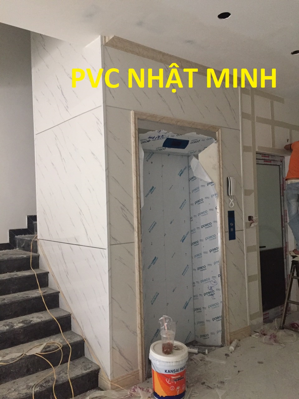 Thi công ốp PVC vân đá vách thang máy